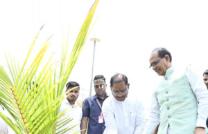 पर्यावरण संरक्षण की दिशा में महत्वपूर्ण पहल: मुख्यमंत्री और केंद्रीय कृषि मंत्री ने नवा रायपुर में किया नारियल पौधे का रोपण