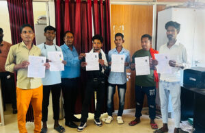 तेंदूपत्ता संग्राहकों के बच्चों को मिला 7 लाख 34 हज़ार की छात्रवृत्ति