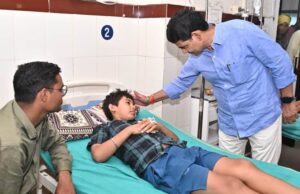 आकाशीय बिजली से मृत व्यक्ति के घर पहुँचकर परिजन को दिए सहायता राशि