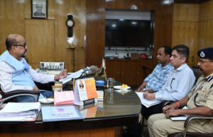 कलेक्टर और पुलिस अधीक्षक की बैठक लेकर दिए सुधार के निर्देश