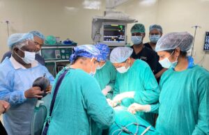 रायगढ़ मेडिकल कॉलेज में डेढ़ दशक से गले की बढ़ती गांठ से परेशान महिला का सफल ऑपरेशन