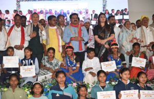 उपमुख्यमंत्री ने रेंगाखार, कवर्धा एवं अन्य स्थानों पर भगवान बिरसा मुण्डा की प्रतिमाएँ स्थापित करने की घोषणा