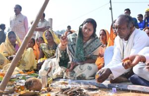 मंत्री लक्ष्मी राजवाड़े ने दो सड़क निर्माण कार्यों का किया भूमिपूजन