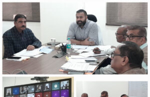 छात्रावास-आश्रम भवन निर्माण गुणवत्ता के साथ निर्धारित समय सीमा में पूरा करने के निर्देश