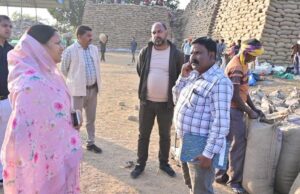मंत्री लक्ष्मी राजवाड़े ने भटगांव विधानसभा के धान खरीदी केंद्रों का किया निरीक्षण