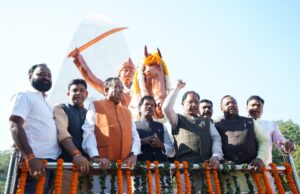 मुख्यमंत्री ने शहीद वीर नारायण सिंह को अर्पित की श्रद्धांजलि