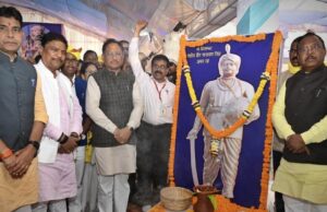 राजाराव पठार ग्राम कर्रेझर में शहीद वीर नारायण सिंह के श्रद्धांजलि सभा में शामिल हुए मुख्यमंत्री