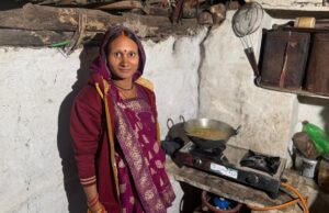 स्वच्छ रसोई, स्वस्थ परिवार: प्रधानमंत्री उज्ज्वला योजना का असर : मुंगेली के पूनम और बबीता को मिला गैस कनेक्शन, धुएँ से मिली मुक्ति