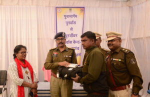 आईजी ने पुनर्वास केन्द्र का निरीक्षण कर पुनर्वासित युवाओं से की भेंट