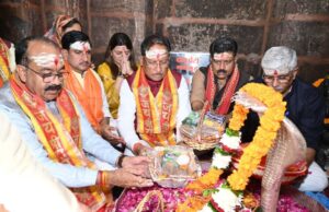 रायपुर : नववर्ष पर मुख्यमंत्री विष्णुदेव साय व केंद्रीय पर्यटन मंत्री ने भोरमदेव मंदिर में की पूजा-अर्चना