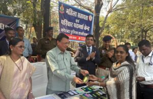 नव वर्ष के पहले दिन खिले 100 नागरिकों के चेहरे, लंबे समय से गुम हो चुके मोबाईल लौटाए