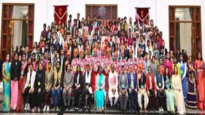 राष्ट्रपति द्रौपदी मुर्मु ने सराही जनजातीय कला, कलाकार हुए भावविभोर