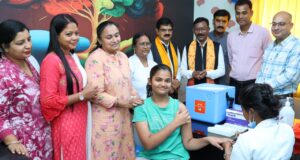 सर्वाइकल कैंसर से बचाव के लिए एचपीवी टीकाकरण अभियान का हुआ शुभारंभ,जिले की 12 हजार छात्राओं को मिलेगा सुरक्षा कवच