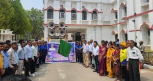 बस्तर हेरीटेज मैराथन प्रचार-प्रसार वाहन को हरी झंडी दिखाकर एसपी ने किया रवाना