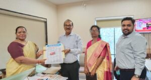 झारखंड के सूचना एवं जनसंपर्क विभाग की टीम ने छत्तीसगढ़ संवाद द्वारा प्रकाशित ‘रोजगार और नियोजन’ की ली जानकारी