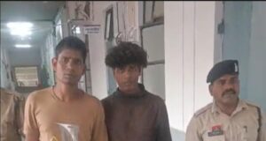 जय बम्बे किराना स्टोर दुकान शटर का ताला तोडकर जुमला 22,000 रूपये का किया गया चोरी।