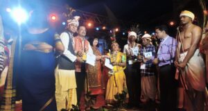 आदि परब 2026 में बीजापुर के भानुप्रताप और साधना चिड़ियम ने परधान संस्कृति प्रस्तुत कर गोल्डन बुक रिकॉर्ड में नाम दर्ज कराया