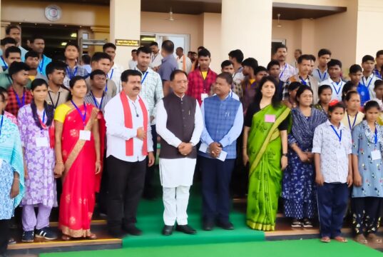 मुख्यधारा की ओर लौटता विश्वास : जिले के 38 आत्मसमर्पित माओवादियों ने मुख्यमंत्री और उप मुख्यमंत्री से की मुलाकात