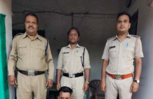 आबकारी विभाग की कार्रवाई: 35.200 लीटर अवैध महुआ शराब जब्त, 3 आरोपी गिरफ्तार