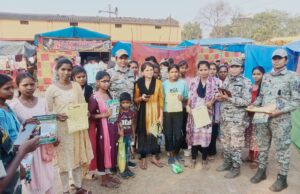 महिला सुरक्षा एवं सशक्तिकरण हेतु थाना दुर्गूकोंदल के ग्राम कोंडे वार्षिक मेला में महिला रक्षा टीम द्वारा चलाया गया जागरूकता अभियान।