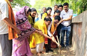 महापौर जीवर्धन चौहान व सभापति डिग्रीलाल साहू ने राजीवनगर में 51.20 लाख के विकास कार्यों का किया विधिवत भूमिपूजन