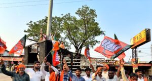 प्रतिष्ठा पूर्ण बंगाल असम चुनाव में भारी बहुमत मिलने पर मस्तूरी के भाजपा कार्यकर्ताओं ने आतिशबाजी मिष्ठान वितरण कर मनाया जश्न