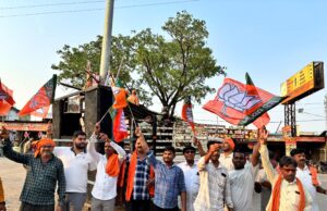 प्रतिष्ठा पूर्ण बंगाल असम चुनाव में भारी बहुमत मिलने पर मस्तूरी के भाजपा कार्यकर्ताओं ने आतिशबाजी मिष्ठान वितरण कर मनाया जश्न