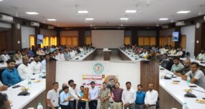 बीजापुर के लोकप्रिय कलेक्टर संबित मिश्रा को भावभीनी विदाई, अधिकारियों-कर्मचारियों की आंखें हुईं नम