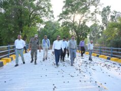 कलेक्टर ने अंदरूनी इलाके में विकास कार्यों का लिया जायज़ा