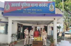 अवैध रूप से देशी महुआ शराब बिक्री करने वाले आरोपी पर आबकारी एक्ट के तहत कार्यवाही।