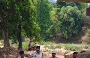 थाना कांकेर में आबकारी एक्ट के 62 प्रकरणों में जप्त अवैध शराब का किया गया विधिवत नष्टीकरण