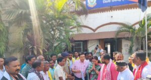 अधिवक्ता आराधना सिदार हत्याकांड में फांसी की सजा की मांग, को लेकर विधायक विद्यावती सिदार जिला पंचायत उपाध्यक्ष दीपक सिदार सहित गोंड समाज के प्रमुख जनों ने एसपी को सौंपा ज्ञापन
