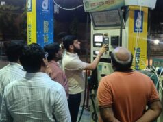 देर रात आकस्मिक निरीक्षण में अनियमितता मिलने पर वंदना पेट्रोल पंप सील