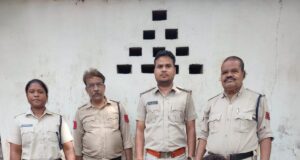 महुआ शराब पर आबकारी विभाग की कार्रवाई, 17.200 लीटर शराब जब्त!