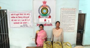 अवैध शराब पर पुलिस ने चलाया विशेष अभियान, 26 लीटर कच्ची महुआ शराब के साथ महिला गिरफ्तार