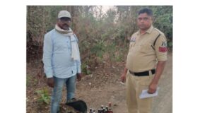 उजियारा अभियान में तहत् थाना नरहरपुर पुलिस में अवैध अंग्रेजी एवं देशी प्लेन शराब अधिक मात्रा में परिवहन करने वालों के विरूद्व दर्ज अपराध