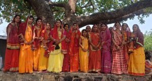 मस्तूरी के सुहागिनों ने वट वृक्ष का परिक्रमा कर वट सावित्री पूजा धूमधाम से मनाये पति की दीर्घायु और अखंड सौभाग्य की कामना किए