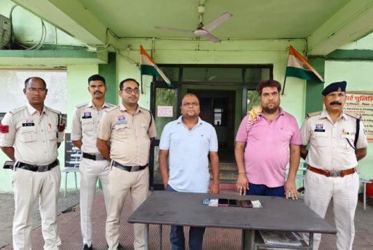 ऑनलाइन क्रिकेट सट्टा पर पुलिस की बड़ी कार्रवाई- दो आरोपी गिरफ्तार,नगदी 18,400 रूपये और 4 मोबाइल जब्त