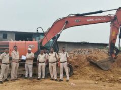 सड़क निर्माण के लिए बिना अनुमति हो रहा था मिट्टी-मुरूम का उत्खनन