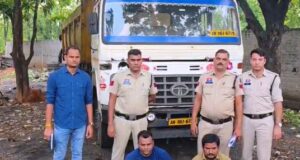 8 टन पॉयलट गोली (कच्चा आयरन) से भरे ट्रेलर को चक्रधरनगर पुलिस ने किया जब्त