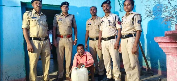 उजियारा अभियान के तहत अवैध महुआ शराब बिक्री करने वाले के विरुद्ध कार्यवाही करते हुए 01आरोपी को किया गिरफ्तार
