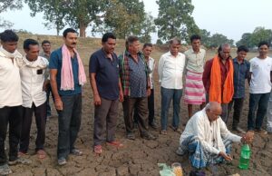 भाजपा नेता द्वारिका रेखा टंडन ने पूजा अर्चना कर नया तालाब गहरीकरण का किया शुभारंभ