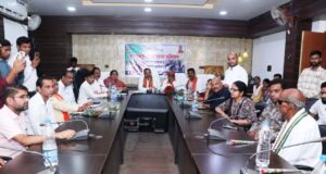 मुख्यमंत्री स्वस्थ बस्तर अभियान की स्वास्थ्य मंत्री ने की समीक्षा, योजना की प्रगति पर जताई संतुष्टि