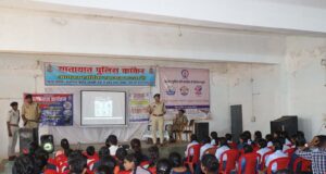 अंतागढ़ पुलिस की अभिनव पहल : यातायात जागरूकता अभियान, ड्राइविंग लाइसेंस शिविर एवं साइबर जागरूकता कार्यक्रम का सफल आयोजन