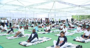 योग से शारीरिक व मानसिक विकास होता है, इसे जीवन में अपनाएं – मंत्री लखनलाल देवांगन