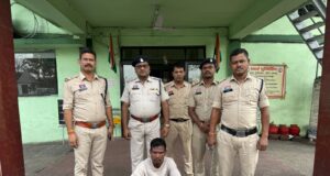 ब्लांइड मर्डर का खुलासा : पत्नी होने के शक में विवाद के बाद गला घोंटकर हत्या, पहचान छिपाने शव को पेट्रोल डालकर जलाया ! प्रेमी गिरफ्तार