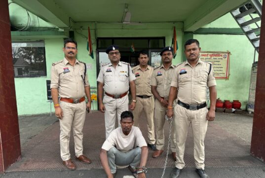 ब्लांइड मर्डर का खुलासा : पत्नी होने के शक में विवाद के बाद गला घोंटकर हत्या, पहचान छिपाने शव को पेट्रोल डालकर जलाया ! प्रेमी गिरफ्तार