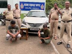 कार से देशी कट्टा बरामद, दो आरोपी गिरफ्तार, पुलिस और साइबर थाना की संयुक्त कार्रवाई