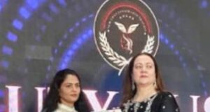 मस्तूरी ब्यूटी पार्लर की संचालिका मीना पटेल अभिनेत्री मंदाकिनी के हाथों ब्यूटी बिजनेस अवार्ड से हुई सम्मानित शुभचिंतकों में हर्ष