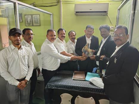 भाजपा विधि प्रकोष्ठ के पदाधिकारियों एवं अधिवक्ताओं ने स्मृति चिन्ह भेंट कर दी शुभकामनाएं, मिठाई खिलाकर उज्ज्वल भविष्य और दीर्घायु की कामना